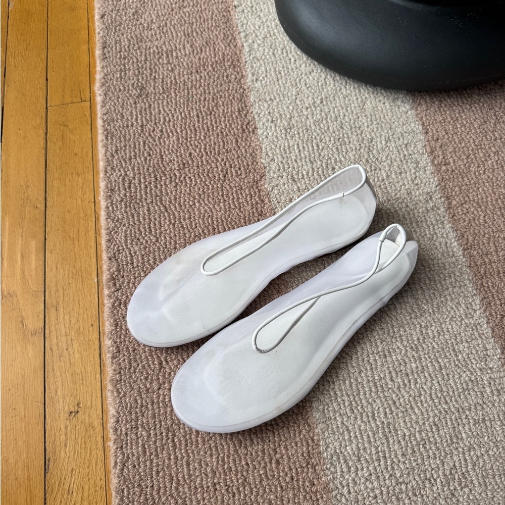 Dolce Vita Transparent Flats - Picture 2 of 9